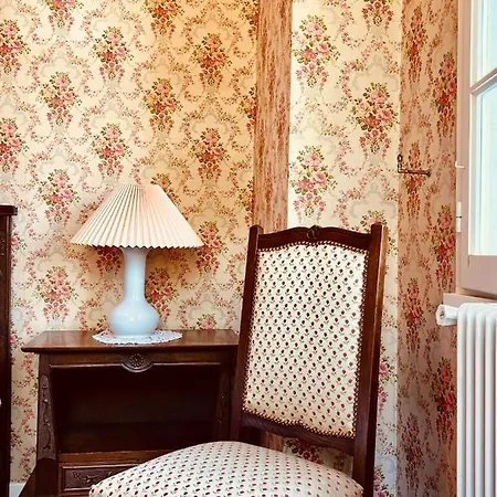 Maison Lomprere Bed & Breakfast *